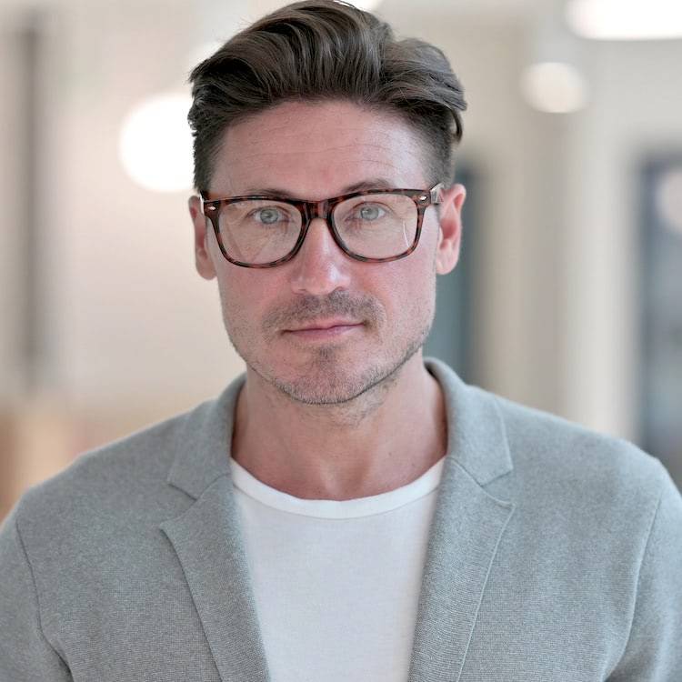 white-guy-architect-glasses